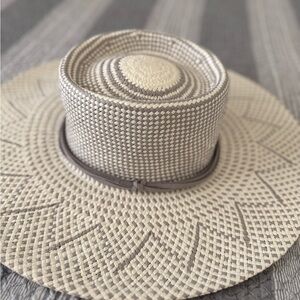 Treasure & Bond Gray and Cream Patterned Beach Sun Hat from Nordstrom